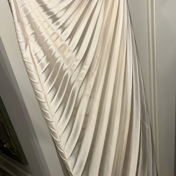 These Three Boutique cream dress new never worn size Small - Picture 7 of 8